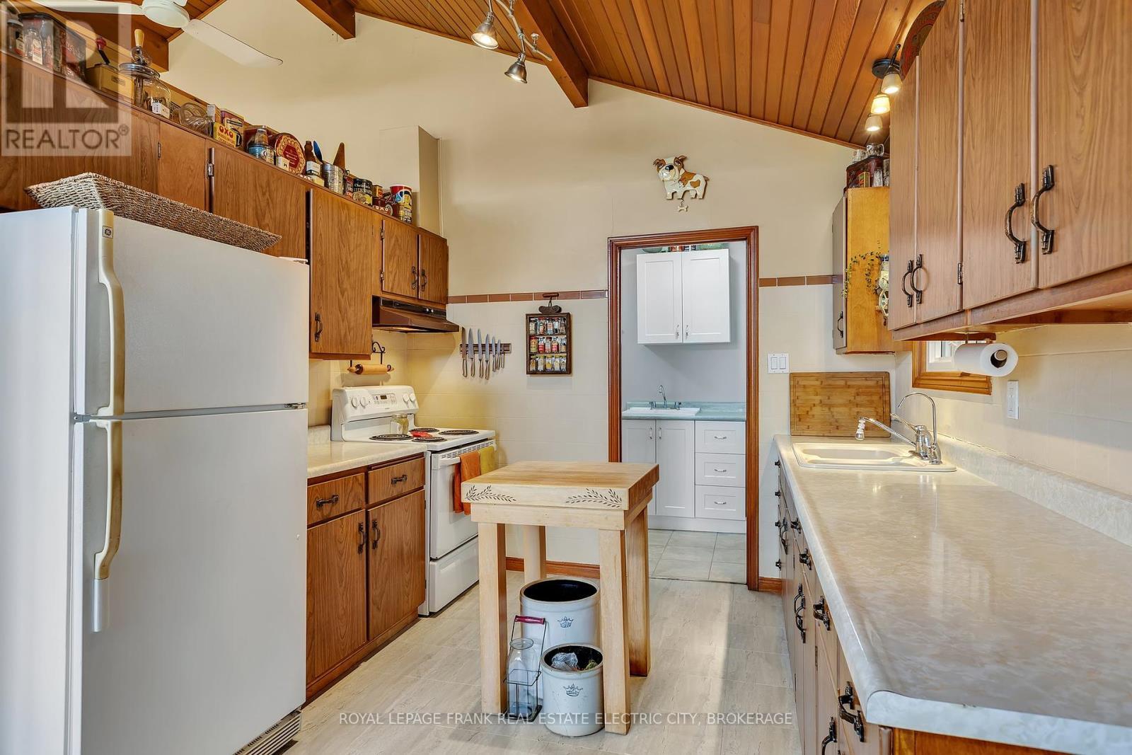 












2811 ANTELOPE TRAIL

,
Smith-Ennismore-Lakefield,




Ontario
K0L2H0

