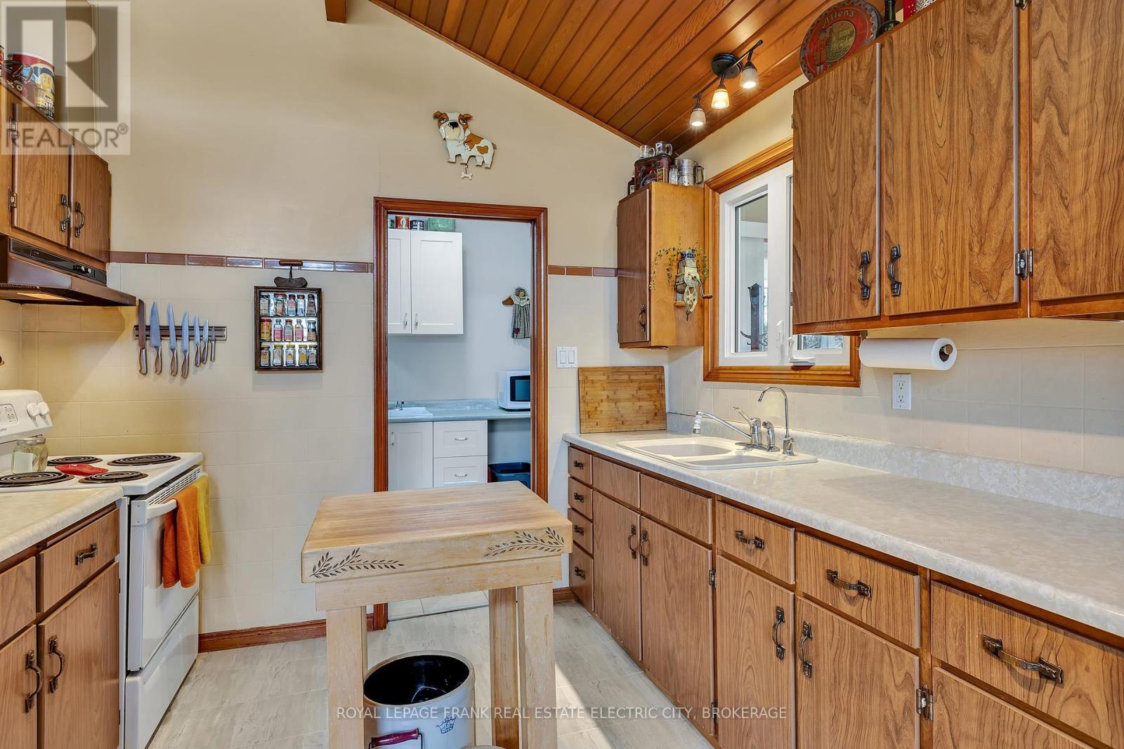 












2811 ANTELOPE TRAIL

,
Smith-Ennismore-Lakefield,




Ontario
K0L2H0

