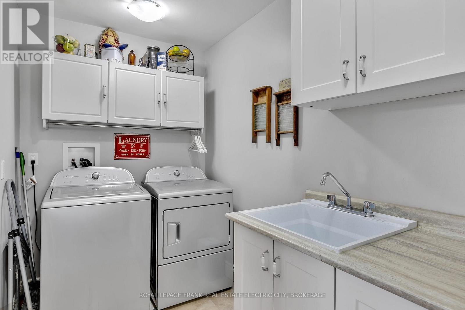 












2811 ANTELOPE TRAIL

,
Smith-Ennismore-Lakefield,




Ontario
K0L2H0

