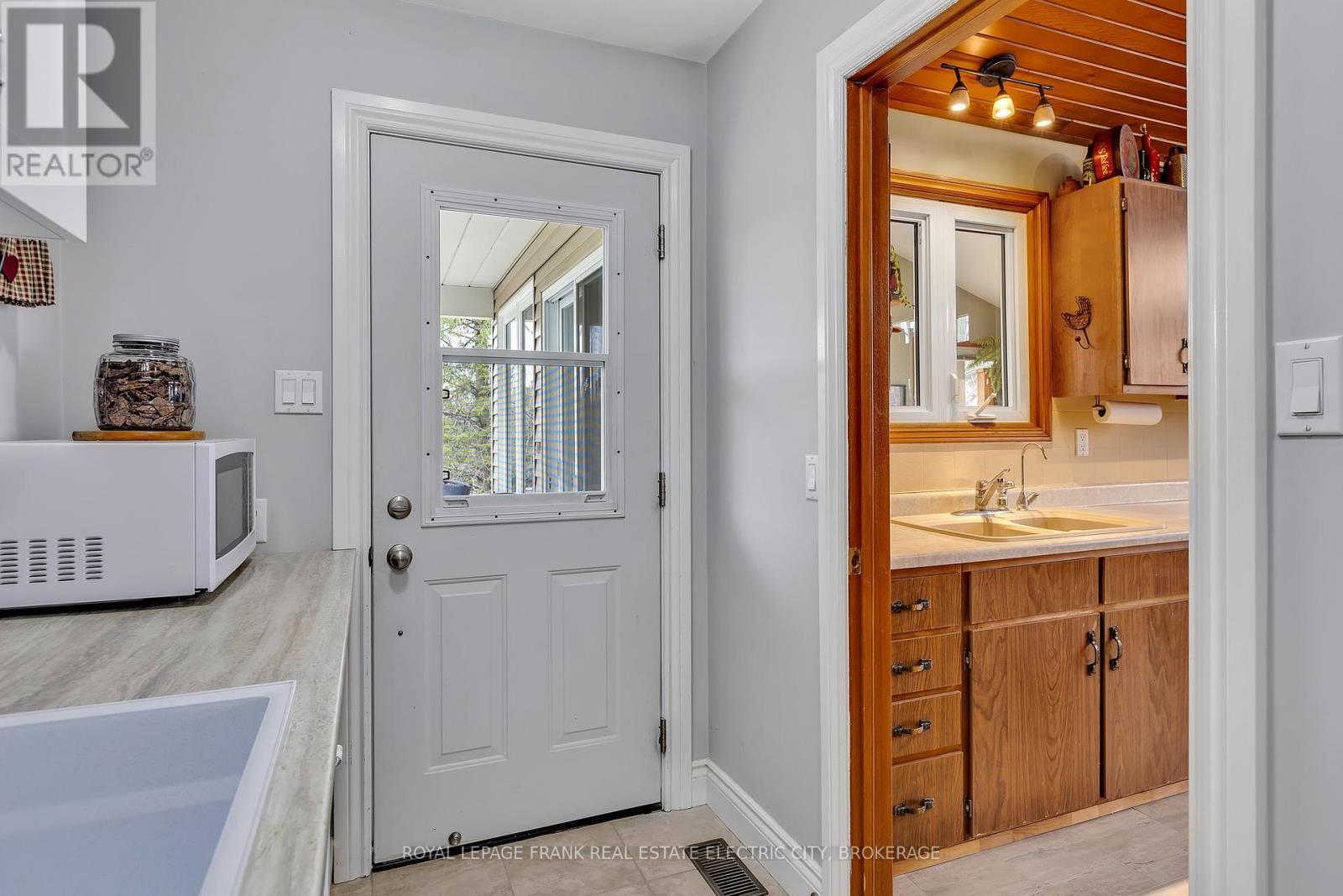 












2811 ANTELOPE TRAIL

,
Smith-Ennismore-Lakefield,




Ontario
K0L2H0

