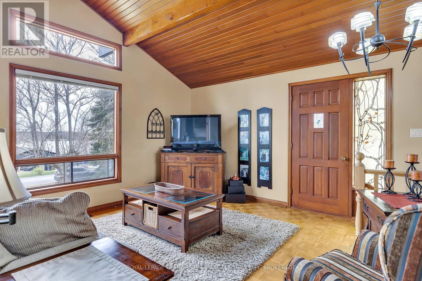 












2811 ANTELOPE TRAIL

,
Smith-Ennismore-Lakefield,




Ontario
K0L2H0

