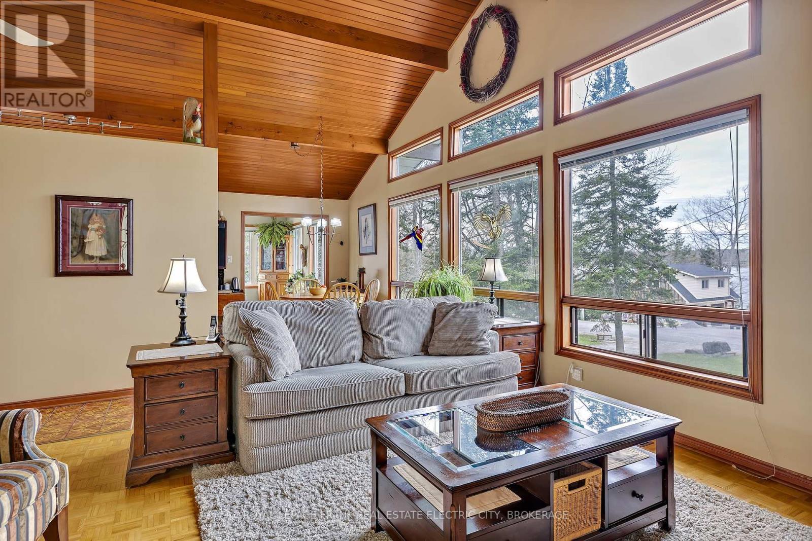 












2811 ANTELOPE TRAIL

,
Smith-Ennismore-Lakefield,




Ontario
K0L2H0

