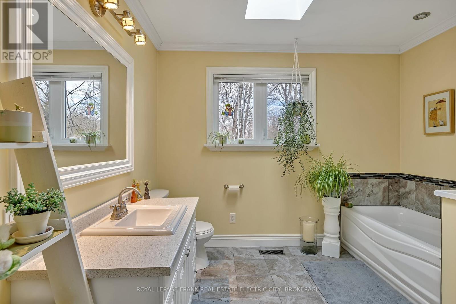












2811 ANTELOPE TRAIL

,
Smith-Ennismore-Lakefield,




Ontario
K0L2H0

