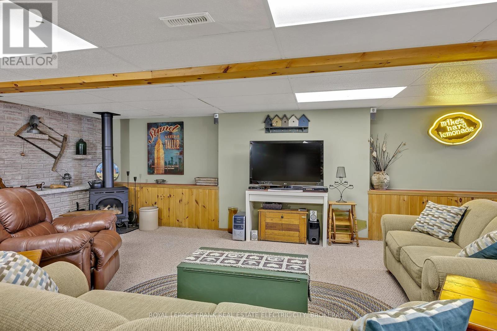 












2811 ANTELOPE TRAIL

,
Smith-Ennismore-Lakefield,




Ontario
K0L2H0


