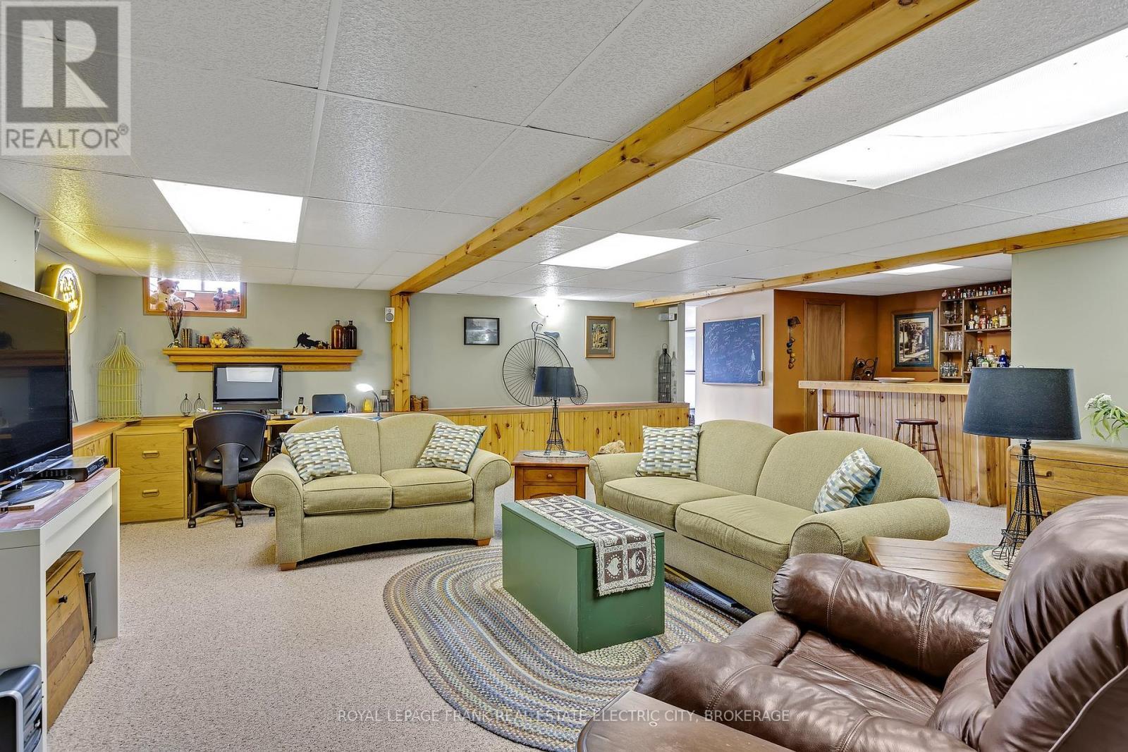 












2811 ANTELOPE TRAIL

,
Smith-Ennismore-Lakefield,




Ontario
K0L2H0

