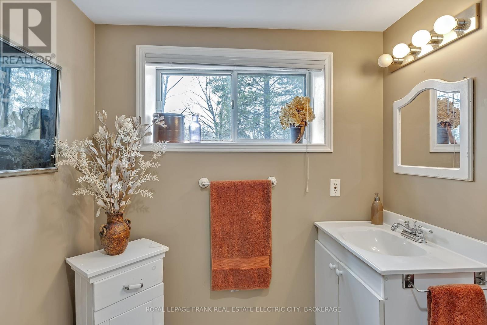 












2811 ANTELOPE TRAIL

,
Smith-Ennismore-Lakefield,




Ontario
K0L2H0

