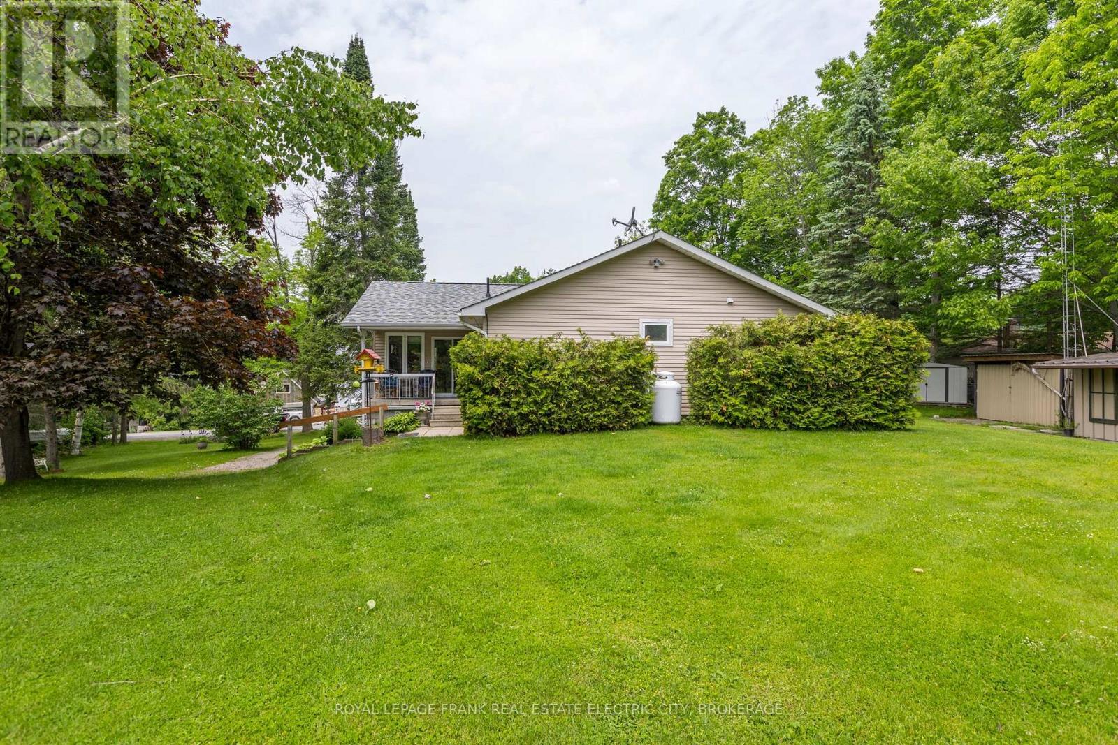 












2811 ANTELOPE TRAIL

,
Smith-Ennismore-Lakefield,




Ontario
K0L2H0

