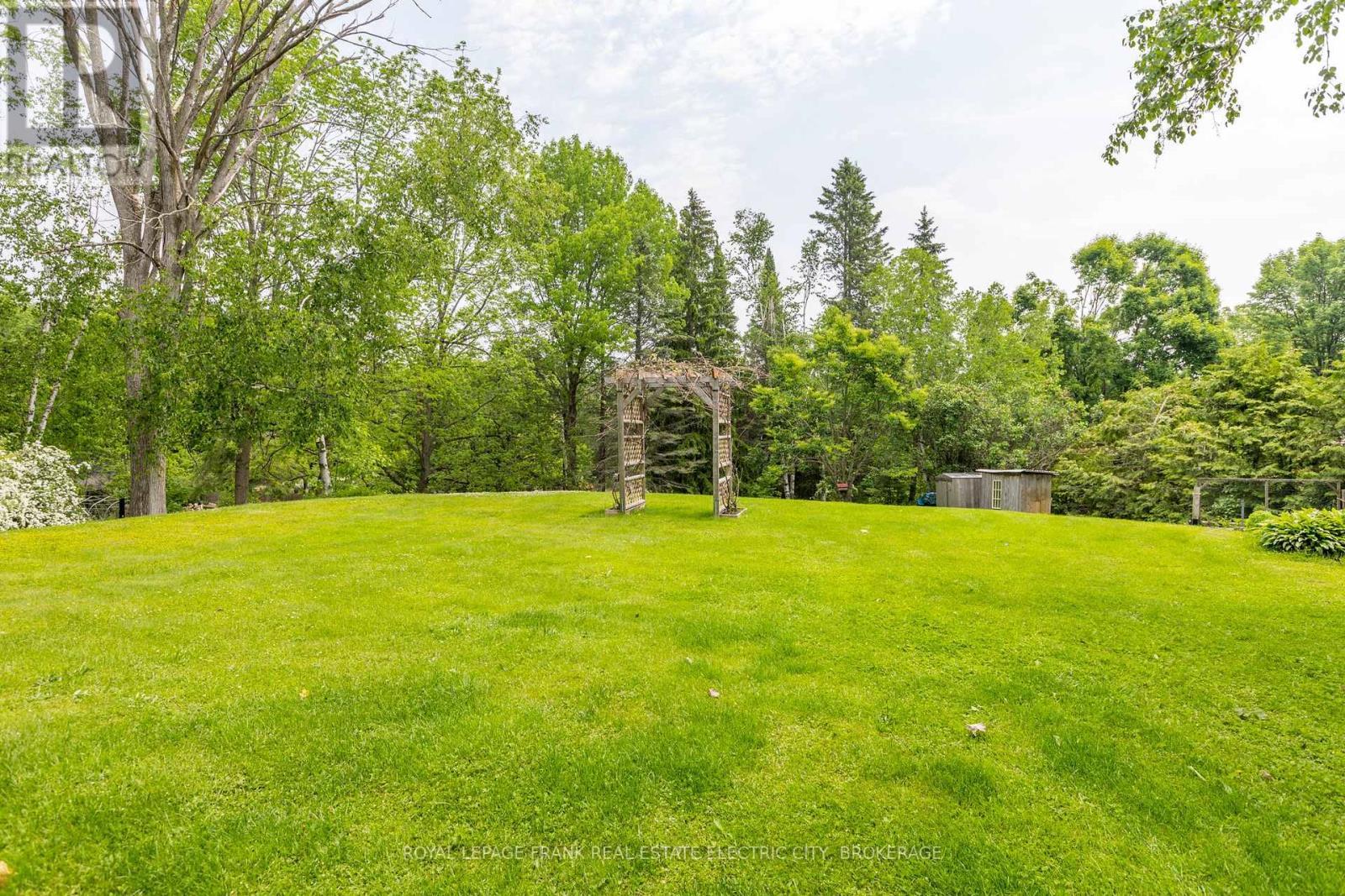 












2811 ANTELOPE TRAIL

,
Smith-Ennismore-Lakefield,




Ontario
K0L2H0

