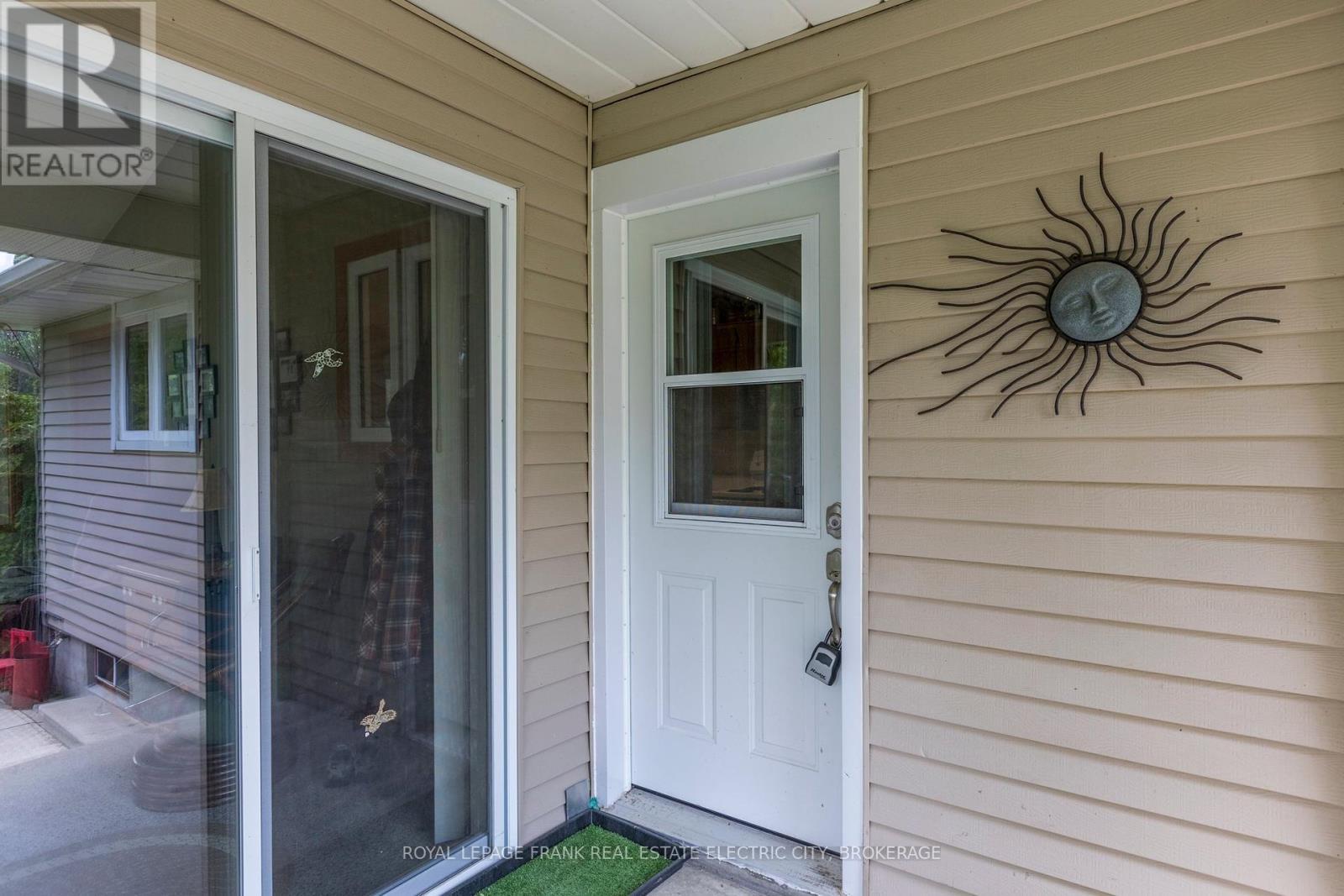 












2811 ANTELOPE TRAIL

,
Smith-Ennismore-Lakefield,




Ontario
K0L2H0

