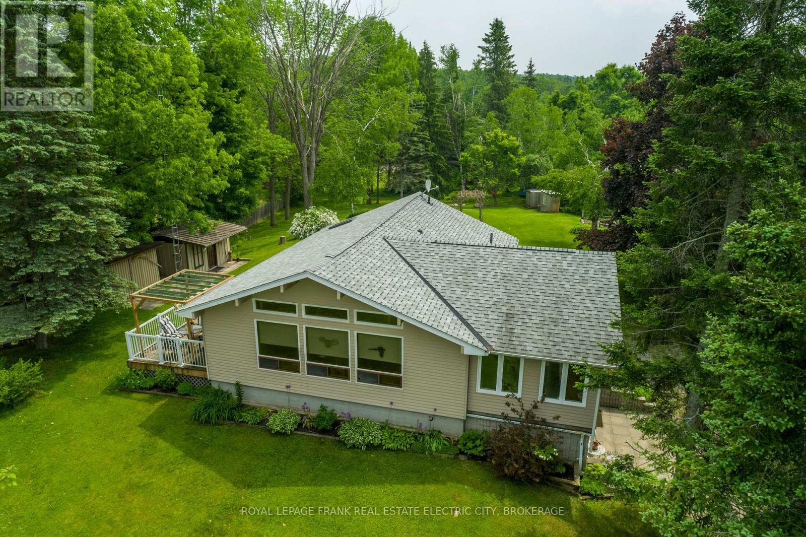 












2811 ANTELOPE TRAIL

,
Smith-Ennismore-Lakefield,




Ontario
K0L2H0

