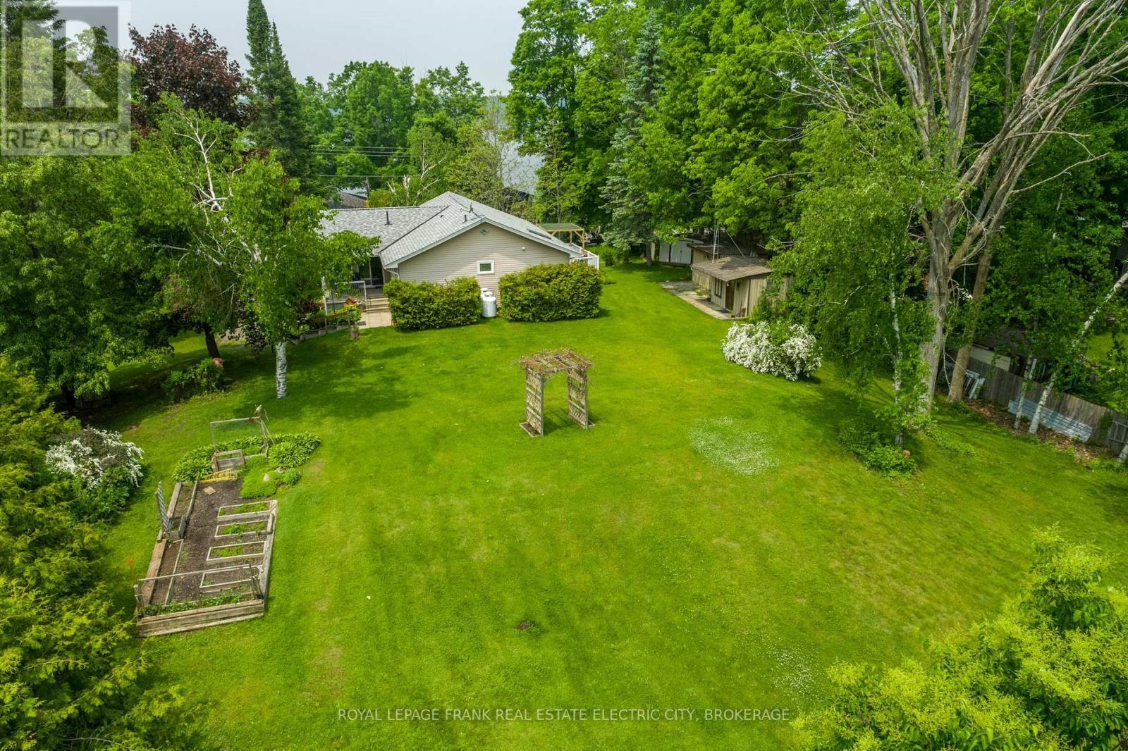 












2811 ANTELOPE TRAIL

,
Smith-Ennismore-Lakefield,




Ontario
K0L2H0

