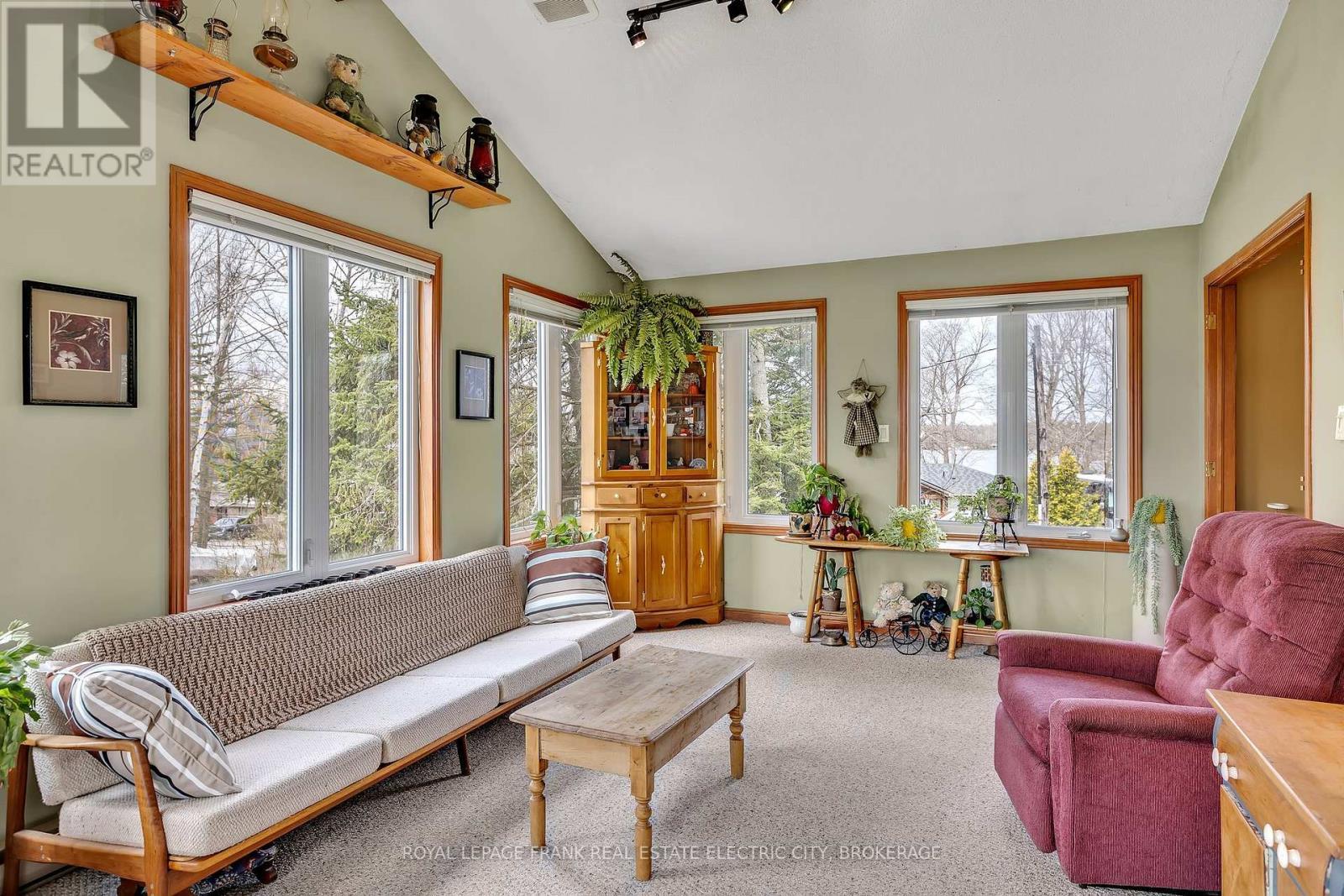 












2811 ANTELOPE TRAIL

,
Smith-Ennismore-Lakefield,




Ontario
K0L2H0

