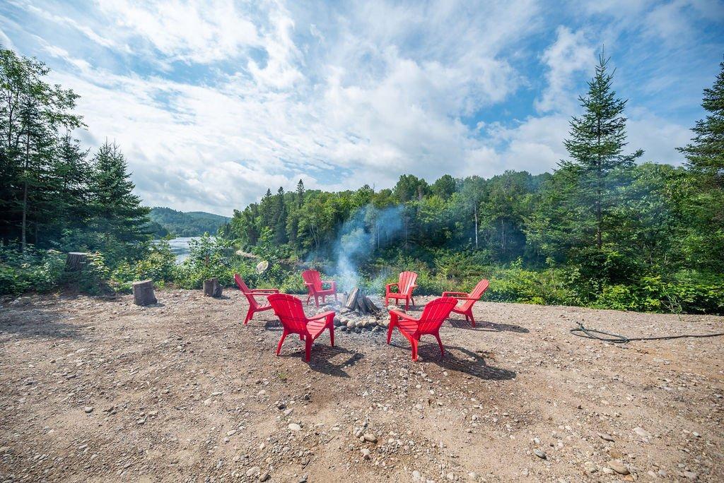 









827


Ch. de la Chute

,
Mansfield-et-Pontefract,




QC
J0X1R0

