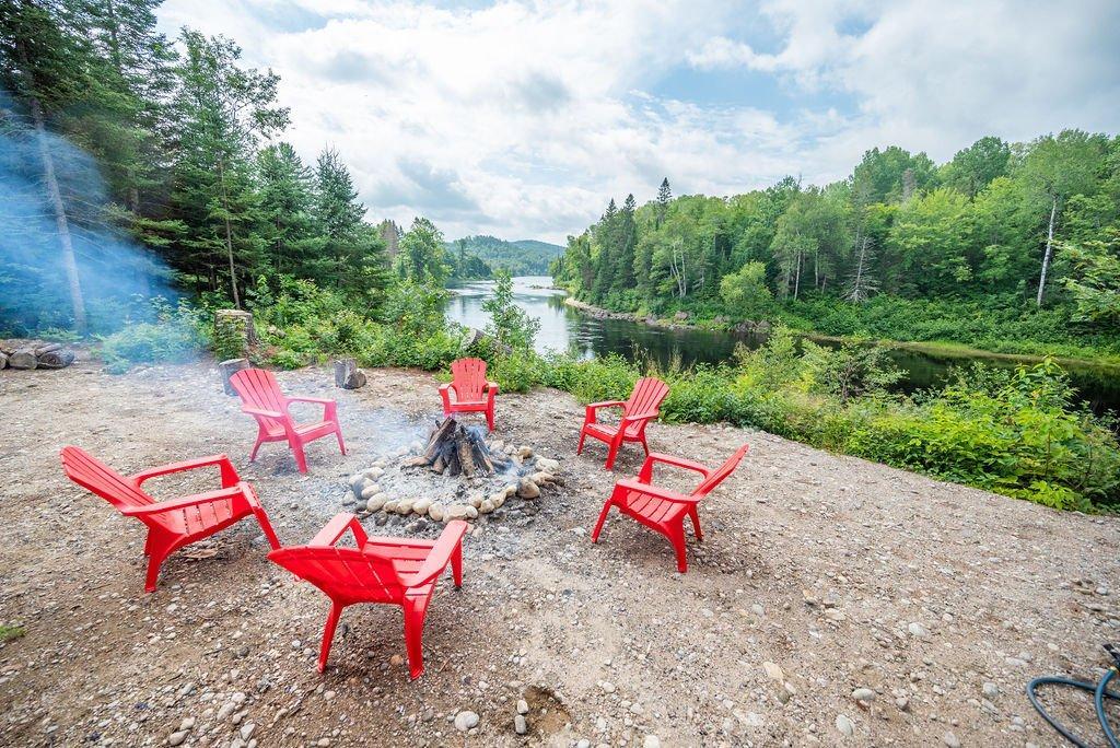 









827


Ch. de la Chute

,
Mansfield-et-Pontefract,




QC
J0X1R0

