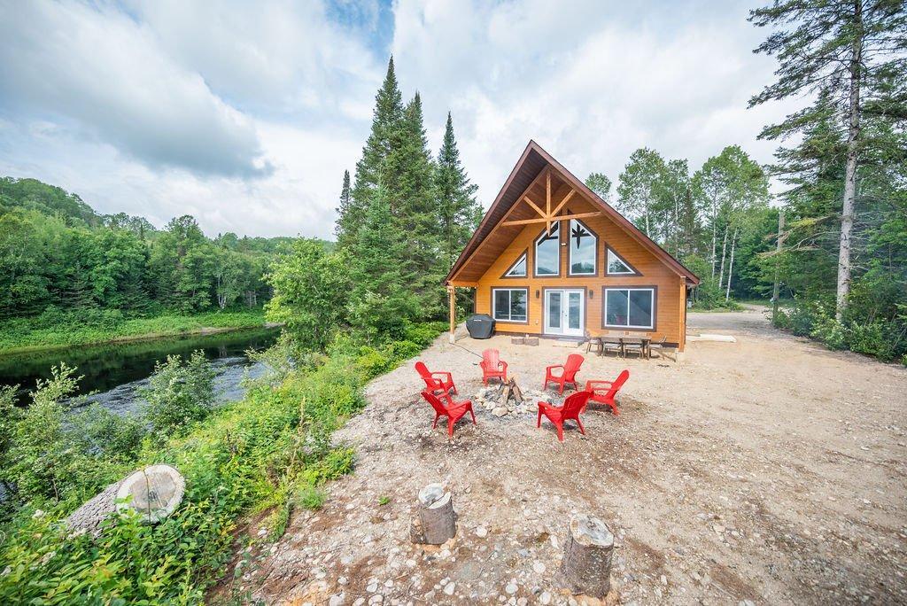 









827


Ch. de la Chute

,
Mansfield-et-Pontefract,




QC
J0X1R0

