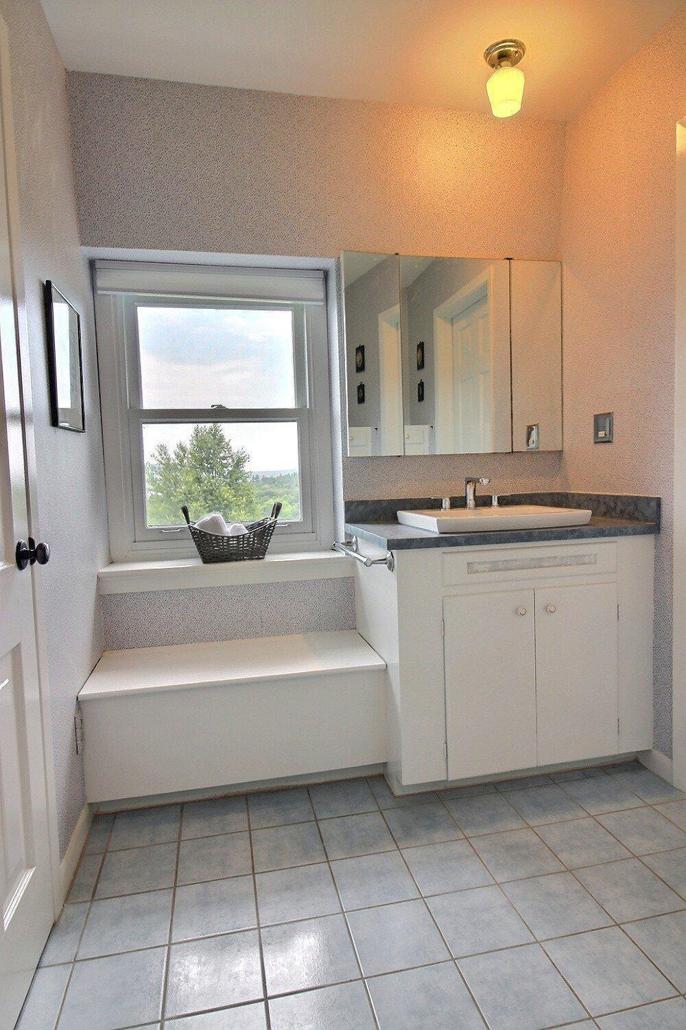 









821


Route 208 O.

,
Hatley - Municipalité,




QC
J0B4B0

