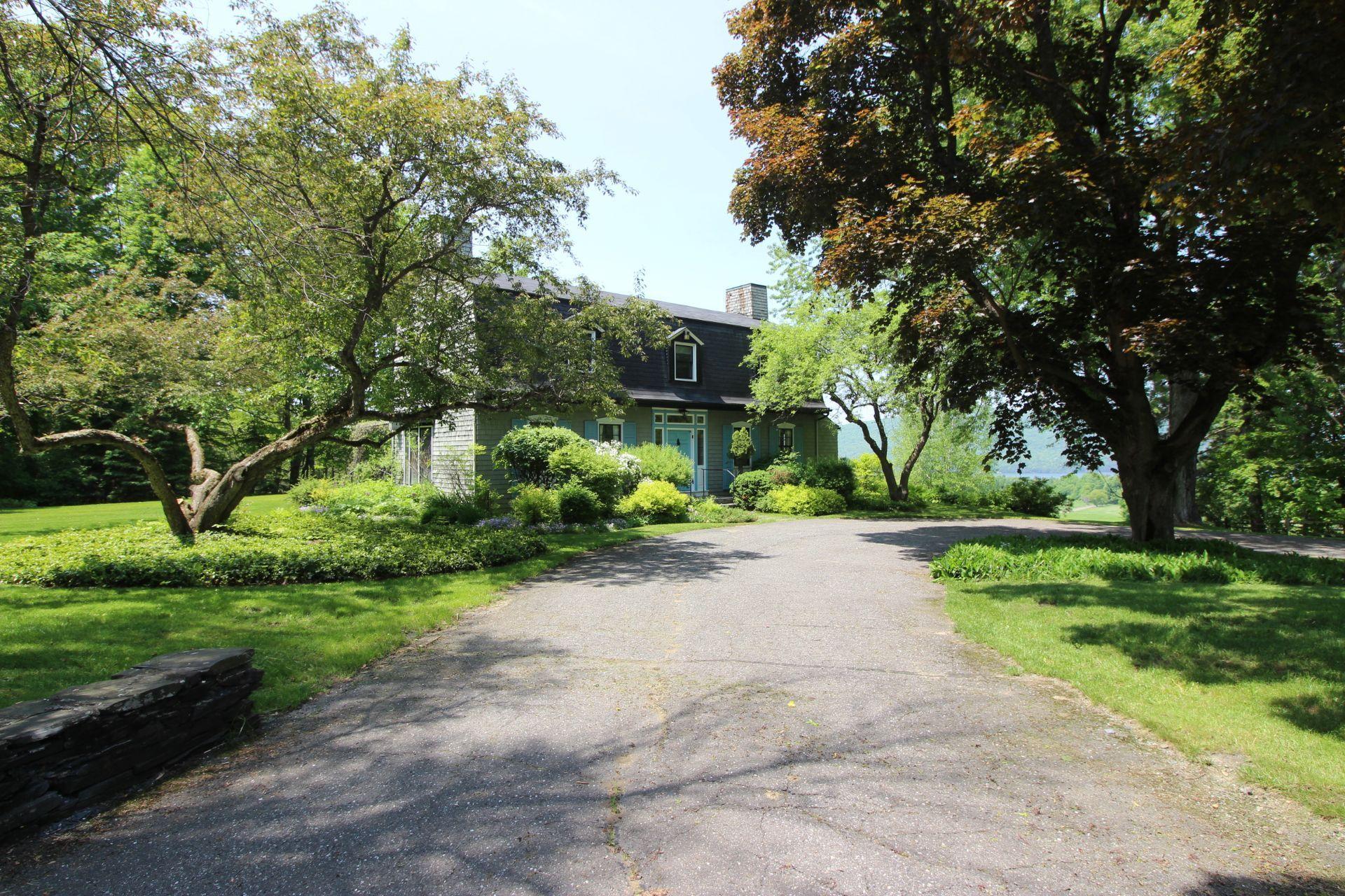 









821


Route 208 O.

,
Hatley - Municipalité,




QC
J0B4B0


