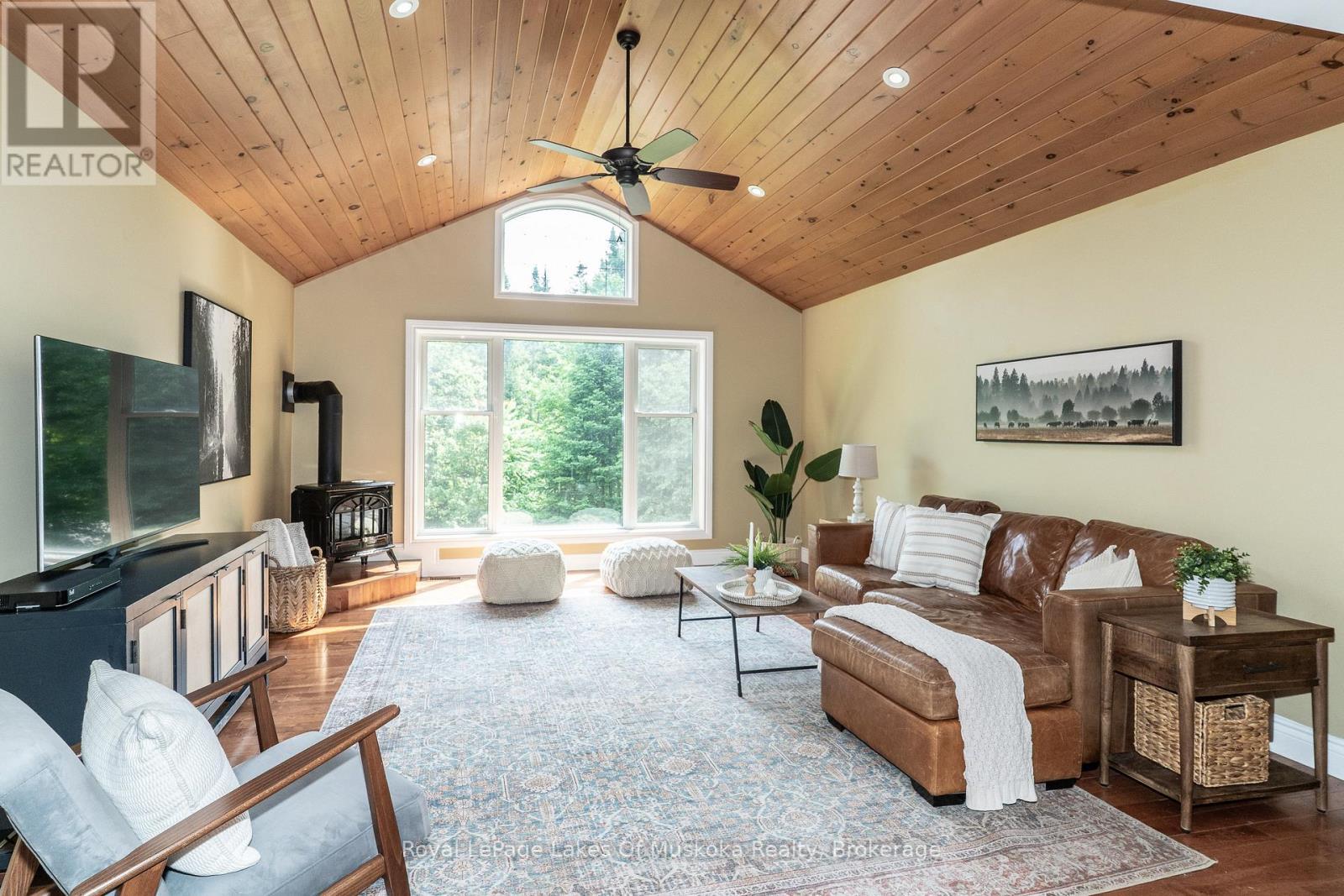 












1334 BEATRICE TOWNLINE ROAD

,
Muskoka Lakes (Watt),




Ontario
P1L1X5

