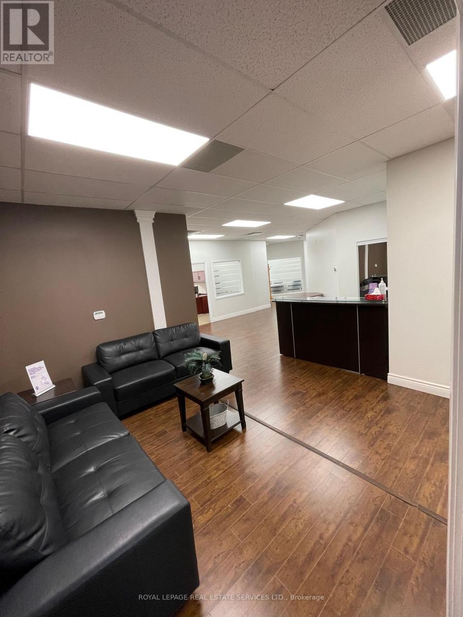 












411 - 9140 LESLIE STREET

,
Richmond Hill,




Ontario
L4B0A9

