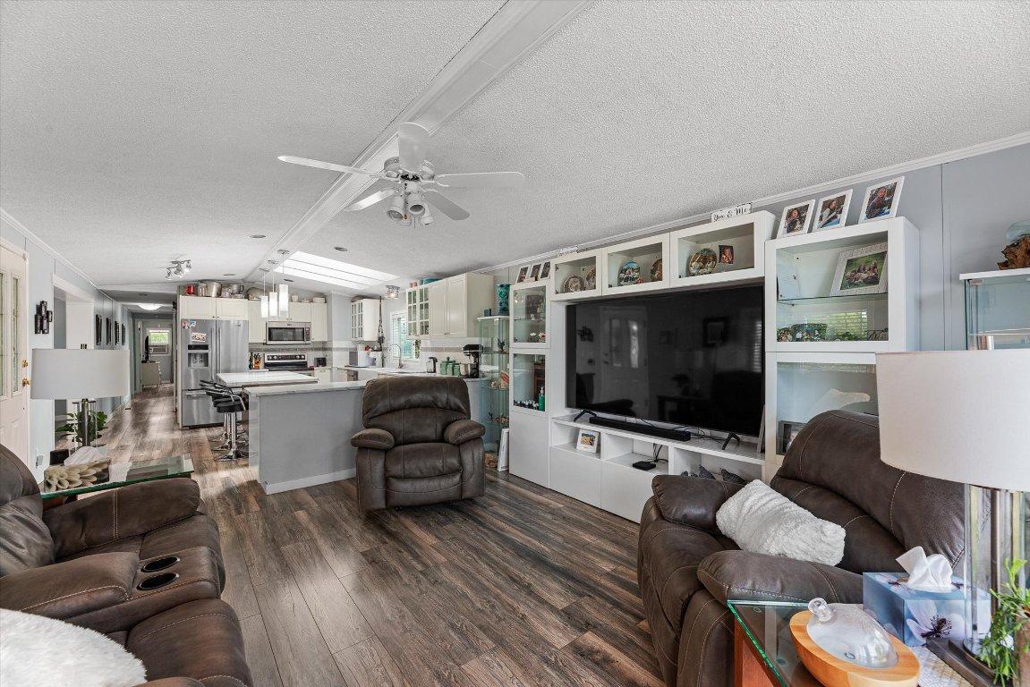 









720


Commonwealth

Road, 203,
Kelowna,




BC
V4V 1S1

