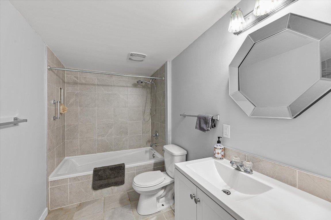 









720


Commonwealth

Road, 203,
Kelowna,




BC
V4V 1S1

