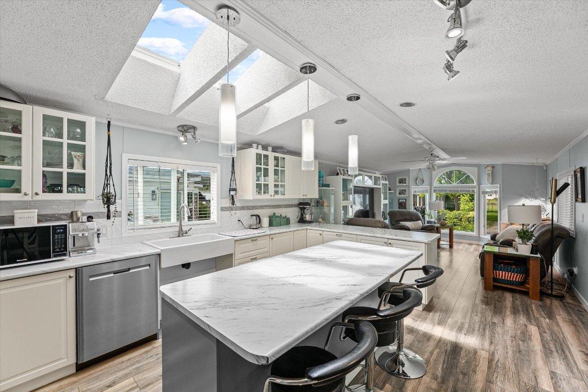 









720


Commonwealth

Road, 203,
Kelowna,




BC
V4V 1S1

