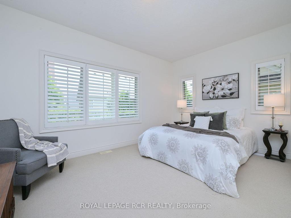 









200


Kingfisher

Drive, 130,
Mono,




ON
L9W 0B3

