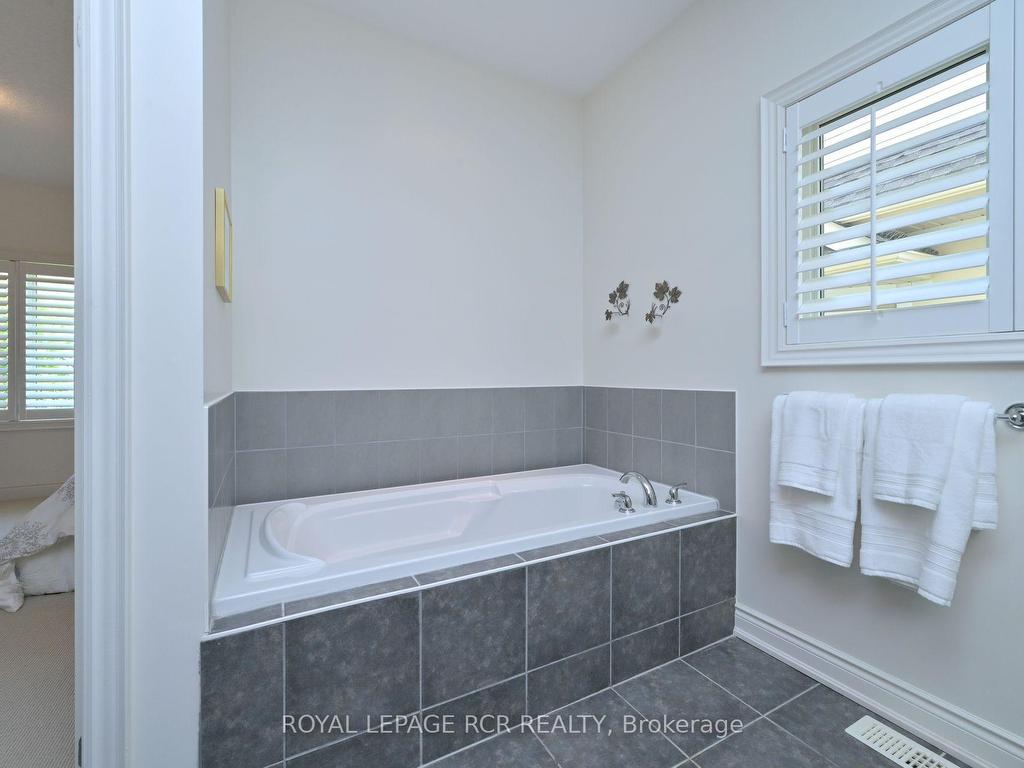 









200


Kingfisher

Drive, 130,
Mono,




ON
L9W 0B3

