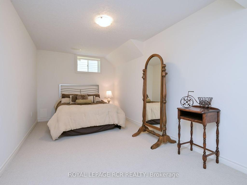 









200


Kingfisher

Drive, 130,
Mono,




ON
L9W 0B3

