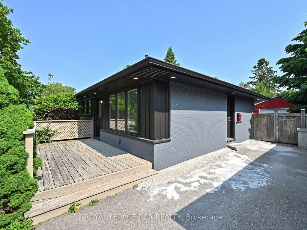 









218


Elizabeth

Street,
Orangeville,




ON
L9W 1C8

