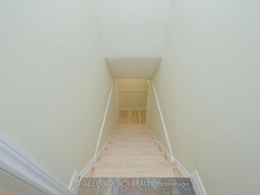 









218


Elizabeth

Street,
Orangeville,




ON
L9W 1C8

