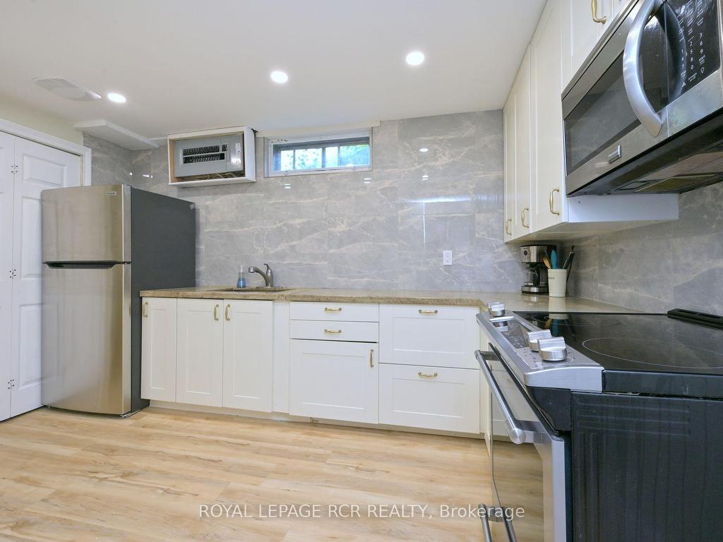 









218


Elizabeth

Street,
Orangeville,




ON
L9W 1C8

