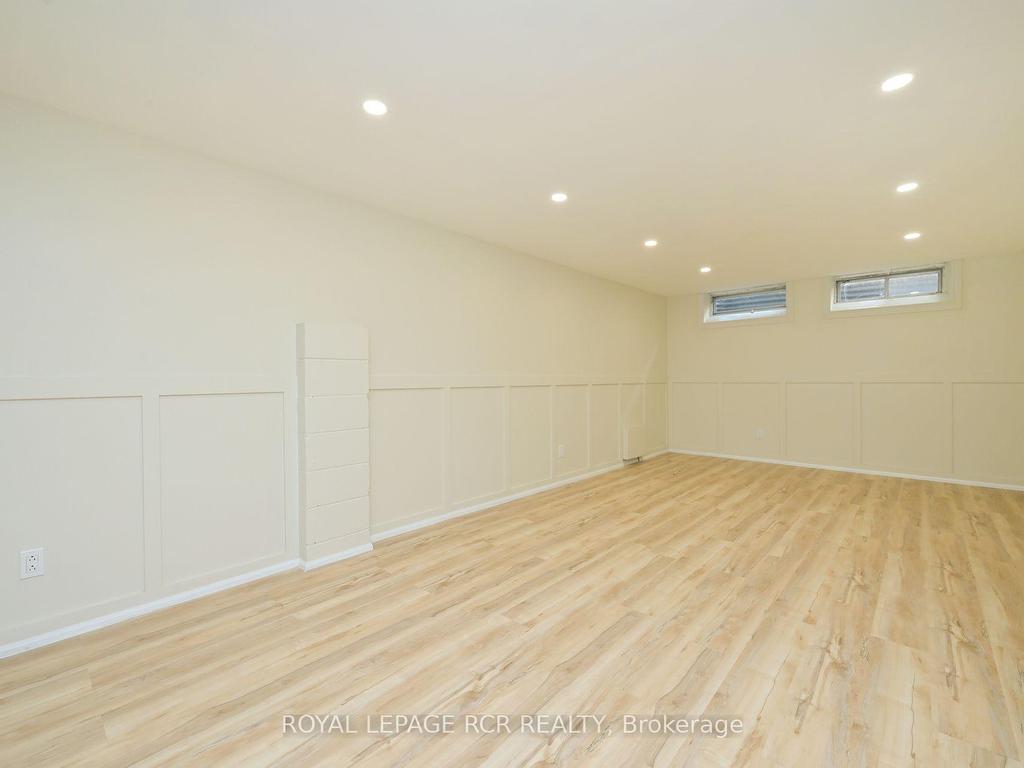 









218


Elizabeth

Street,
Orangeville,




ON
L9W 1C8

