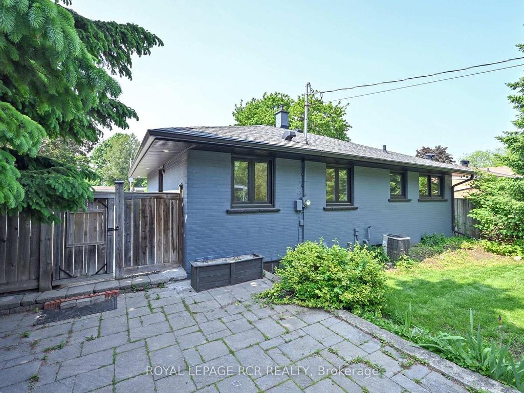 









218


Elizabeth

Street,
Orangeville,




ON
L9W 1C8

