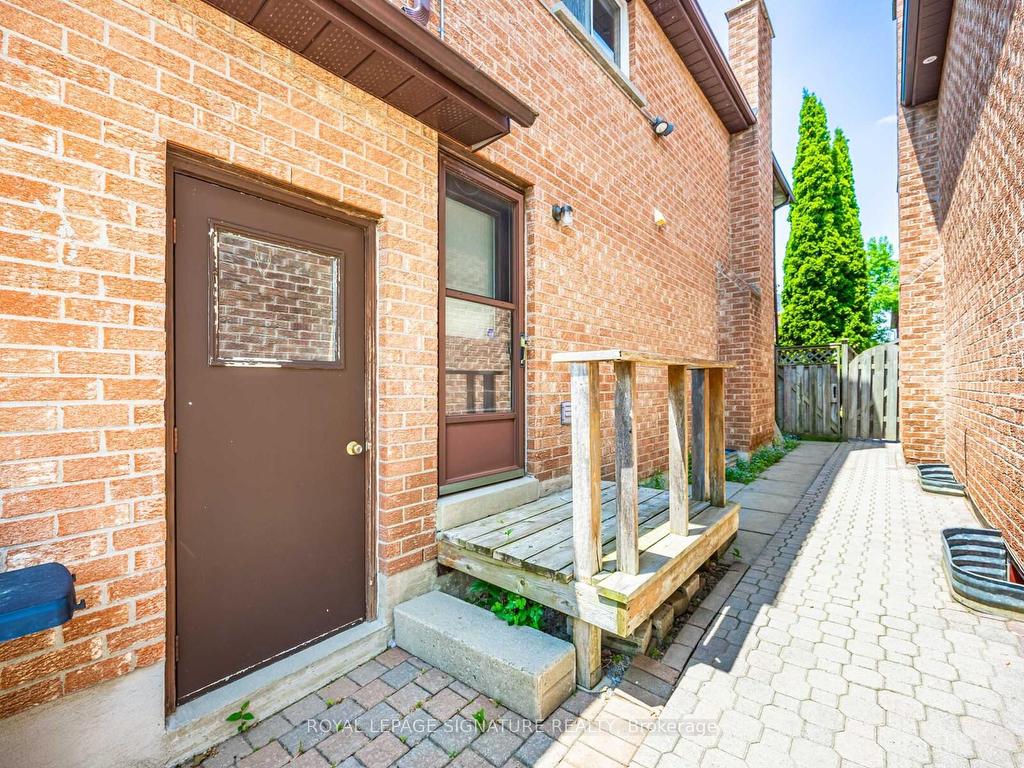 









288


Howell

Crescent,
Pickering,




ON
L1V 6B9

