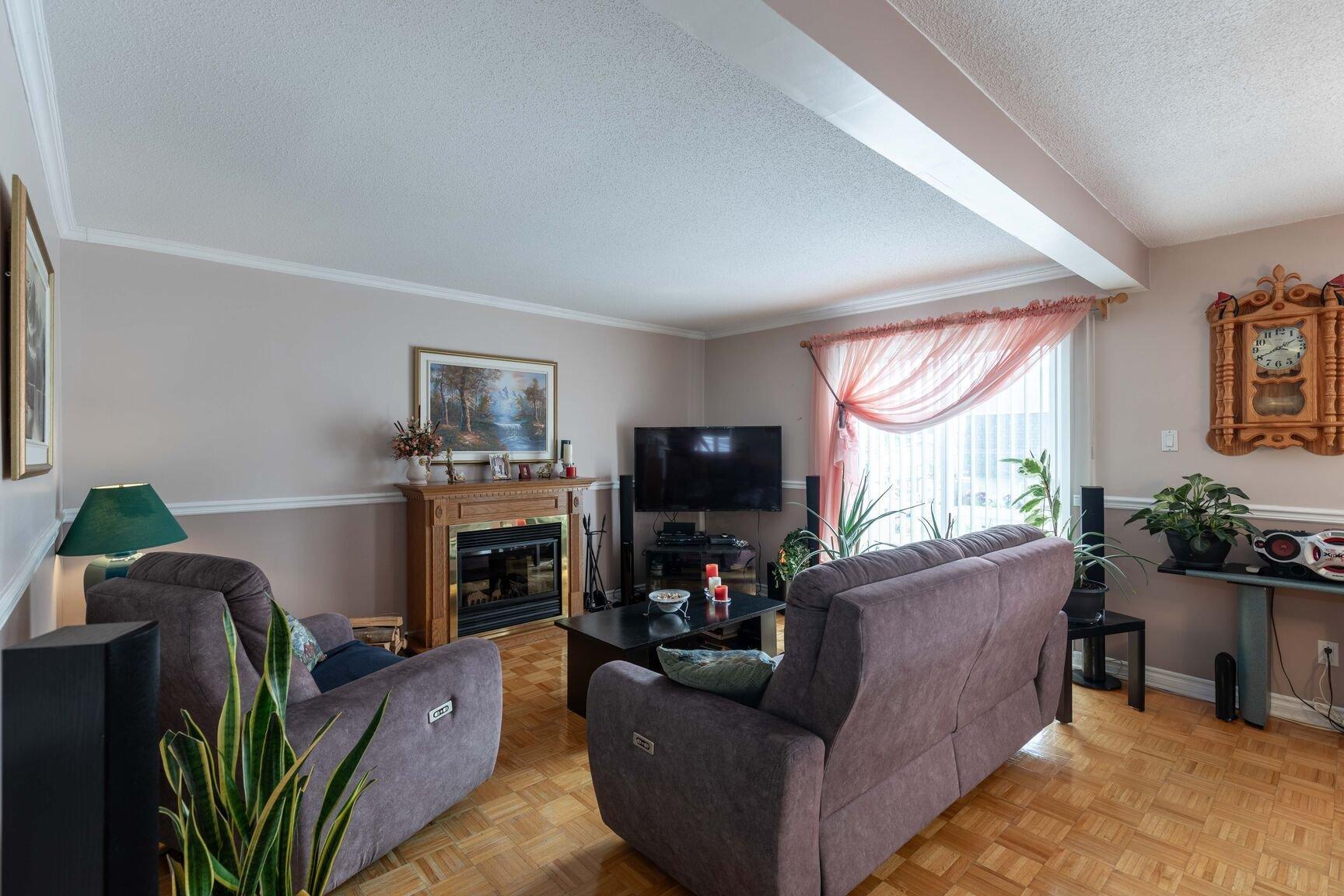 









57


Rue de Dubuisson

,
Gatineau (Gatineau),




QC
J8T1B3

