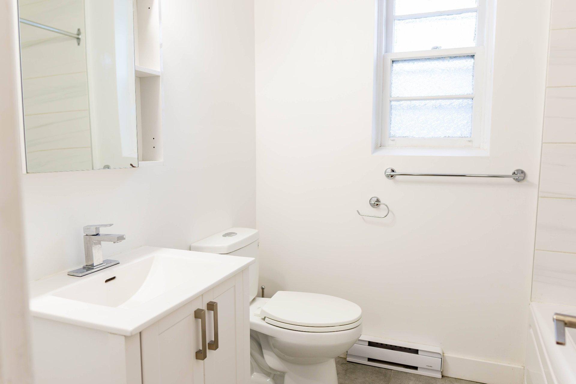 









3485


Av. Ellendale

, 12,
Montréal (Côte-des-Neiges/Notre-Dame-de-Grâce),




QC
H3S1W8

