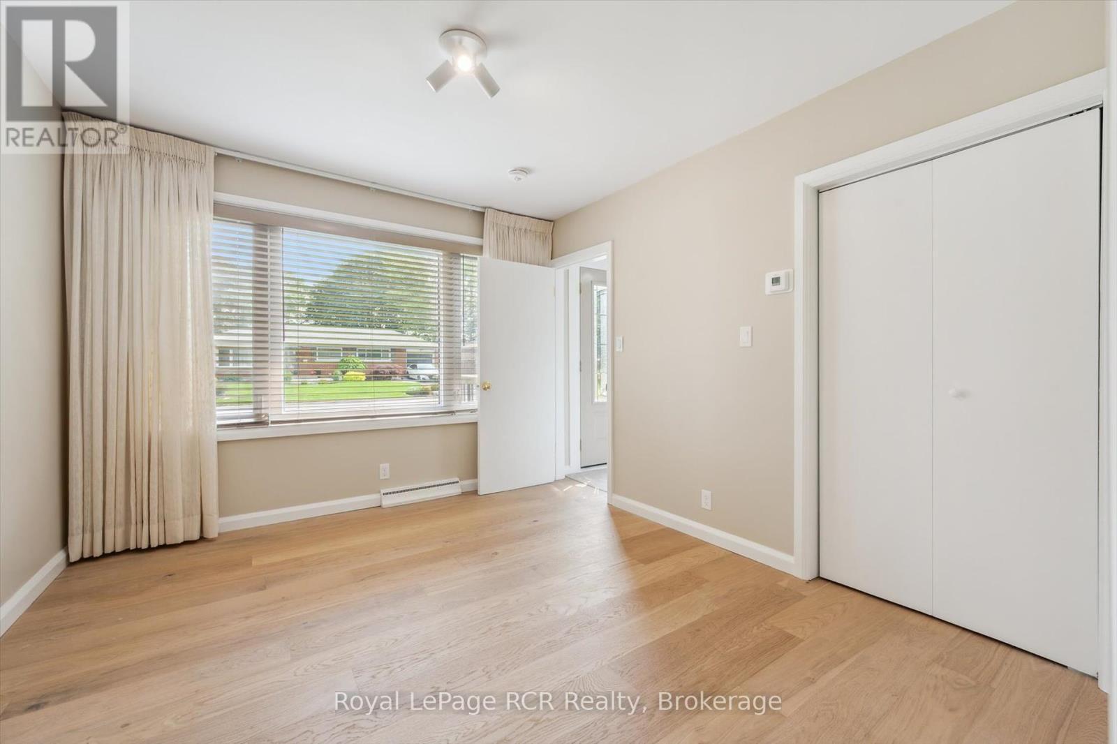 












26 ELGINFIELD DRIVE

,
Guelph (Grange Road),




Ontario
N1E4E6

