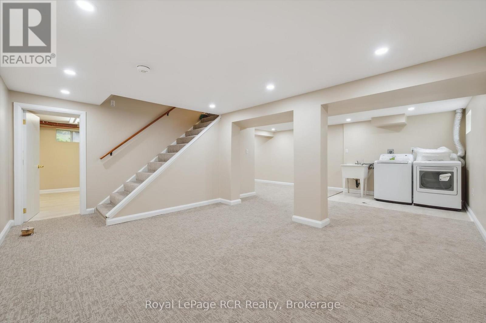 












26 ELGINFIELD DRIVE

,
Guelph (Grange Road),




Ontario
N1E4E6

