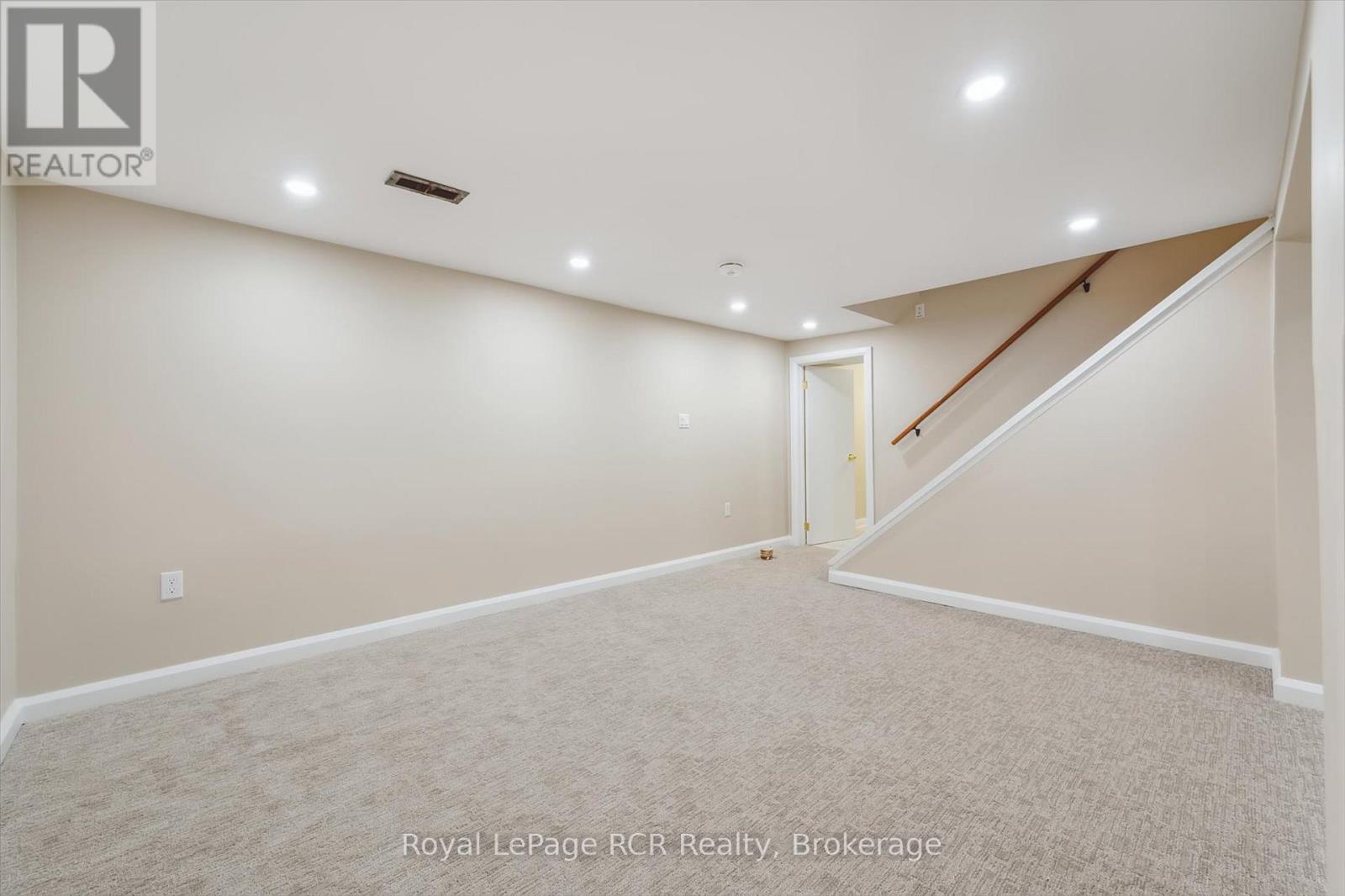 












26 ELGINFIELD DRIVE

,
Guelph (Grange Road),




Ontario
N1E4E6

