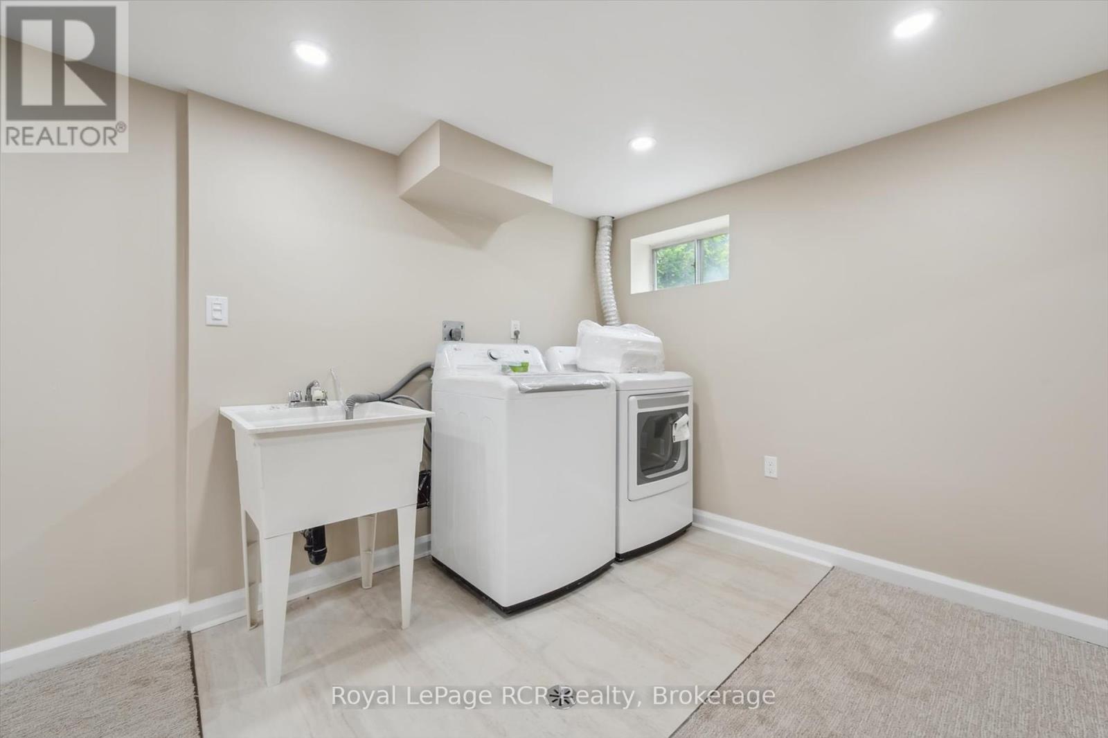 












26 ELGINFIELD DRIVE

,
Guelph (Grange Road),




Ontario
N1E4E6

