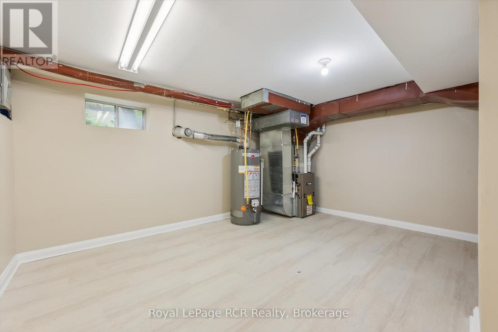 












26 ELGINFIELD DRIVE

,
Guelph (Grange Road),




Ontario
N1E4E6

