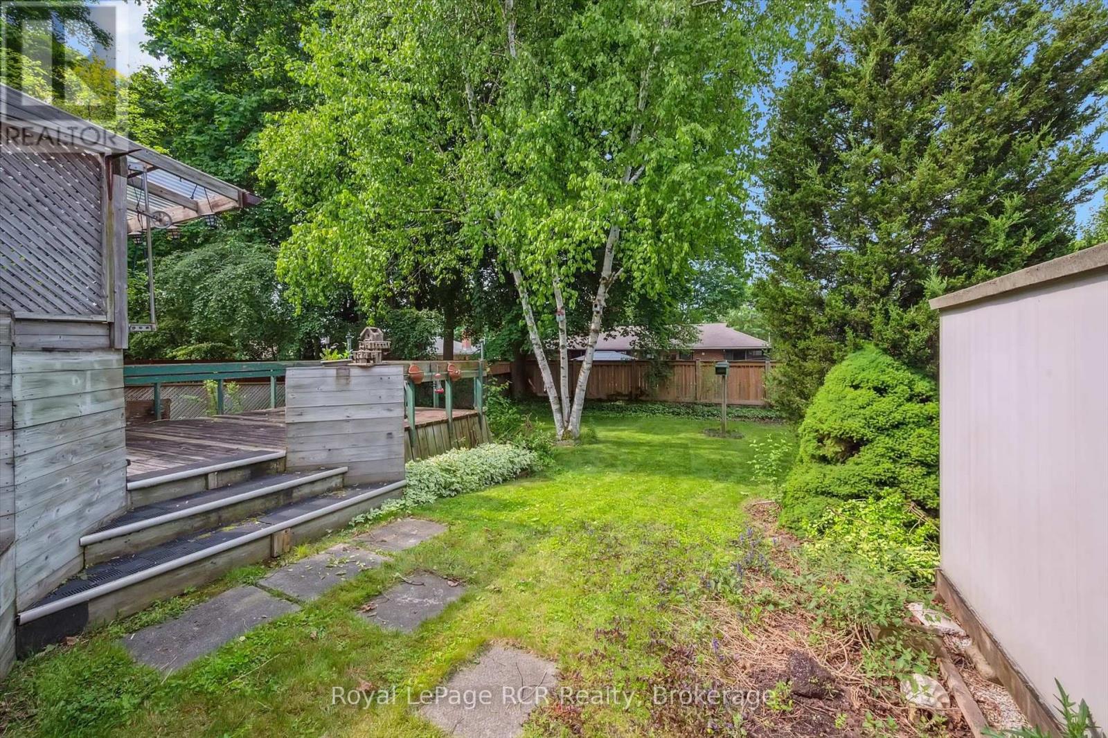 












26 ELGINFIELD DRIVE

,
Guelph (Grange Road),




Ontario
N1E4E6

