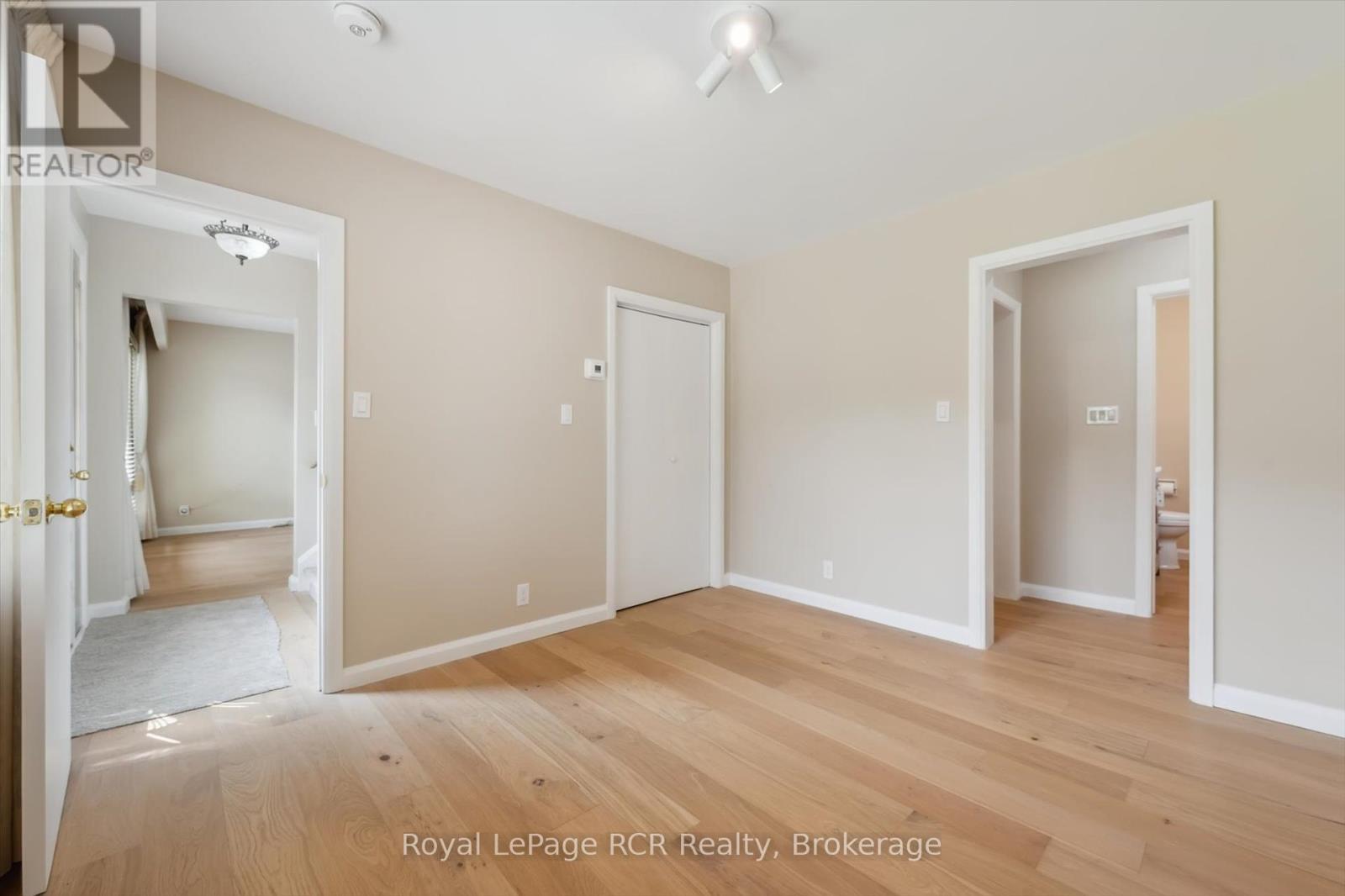 












26 ELGINFIELD DRIVE

,
Guelph (Grange Road),




Ontario
N1E4E6


