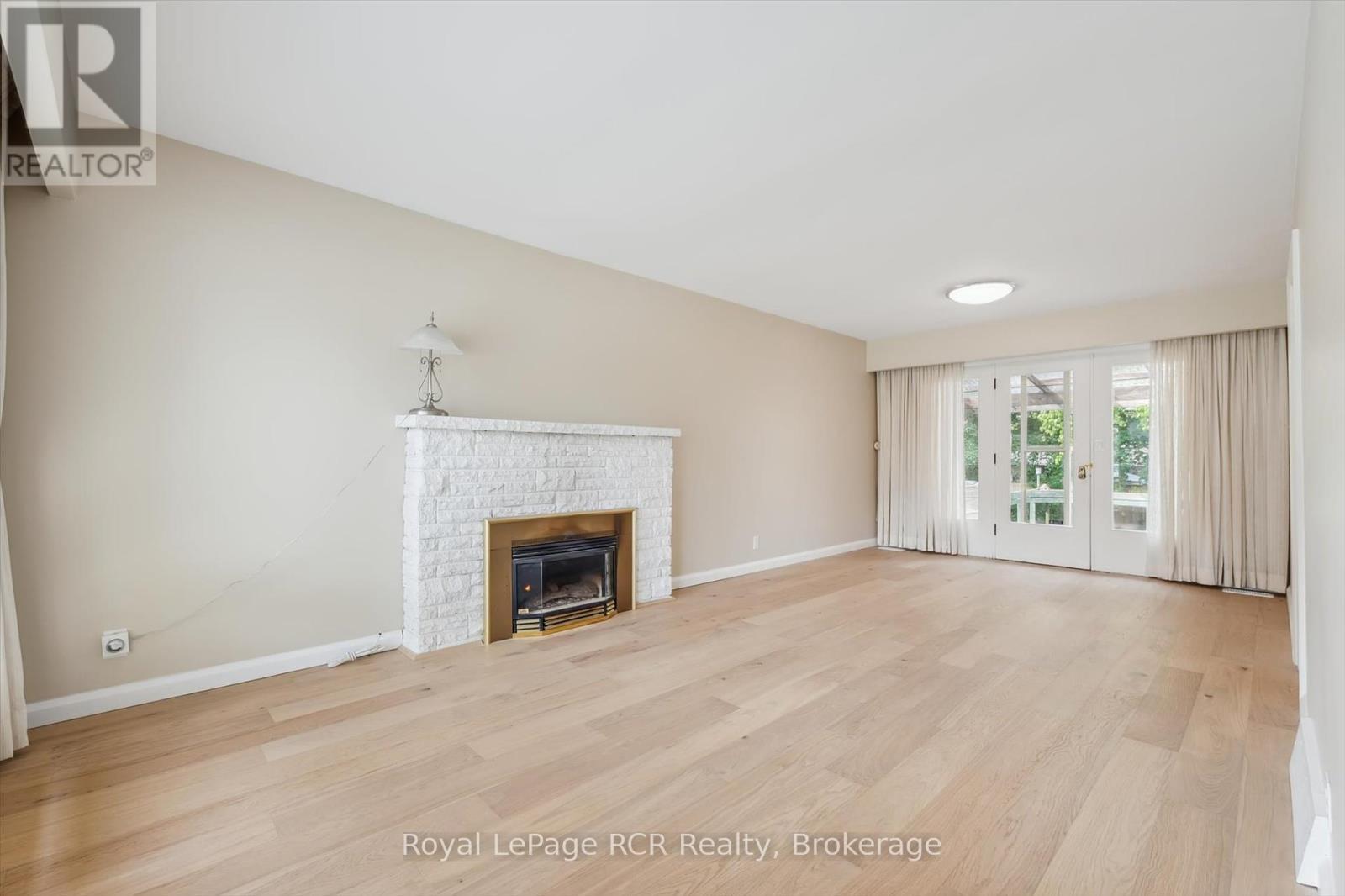












26 ELGINFIELD DRIVE

,
Guelph (Grange Road),




Ontario
N1E4E6

