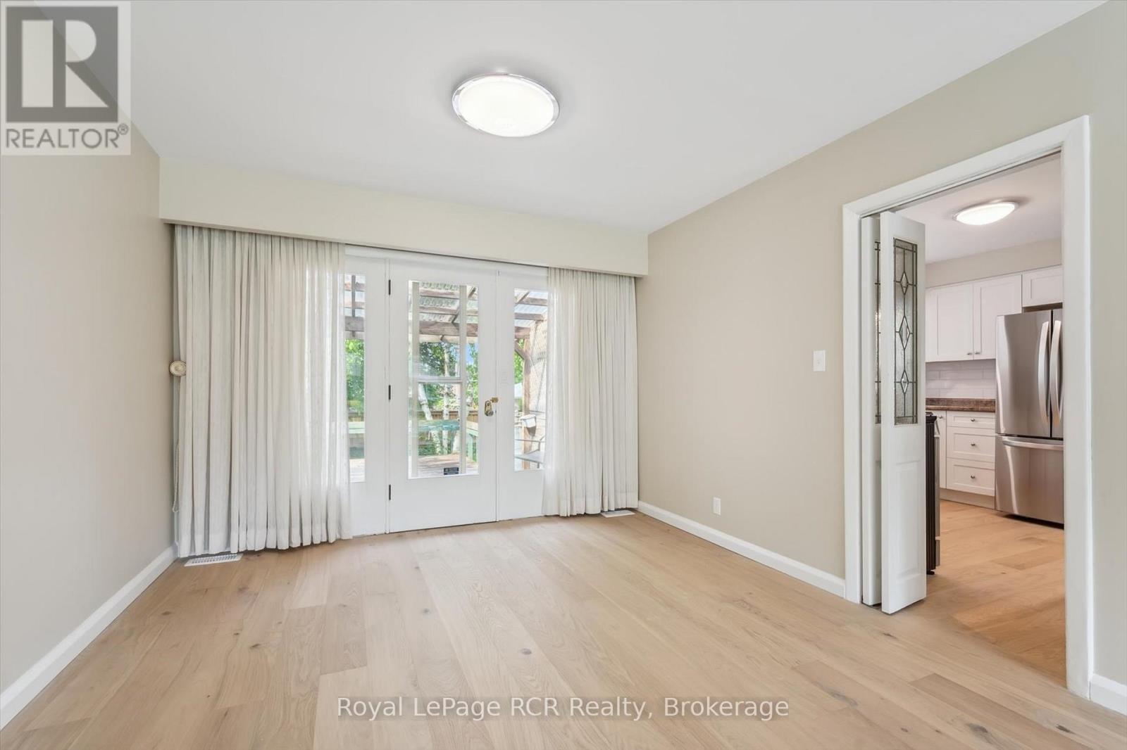












26 ELGINFIELD DRIVE

,
Guelph (Grange Road),




Ontario
N1E4E6

