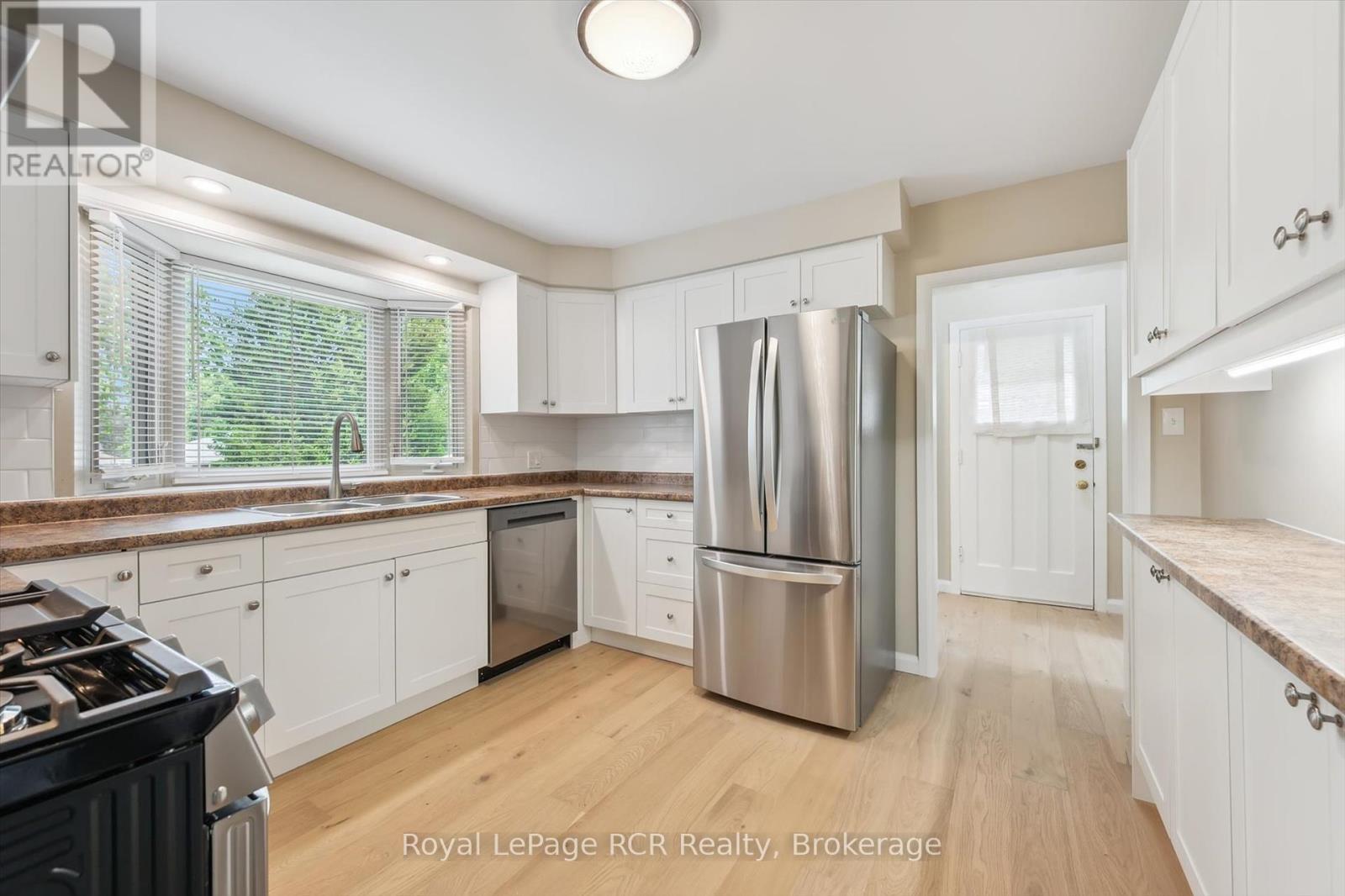 












26 ELGINFIELD DRIVE

,
Guelph (Grange Road),




Ontario
N1E4E6

