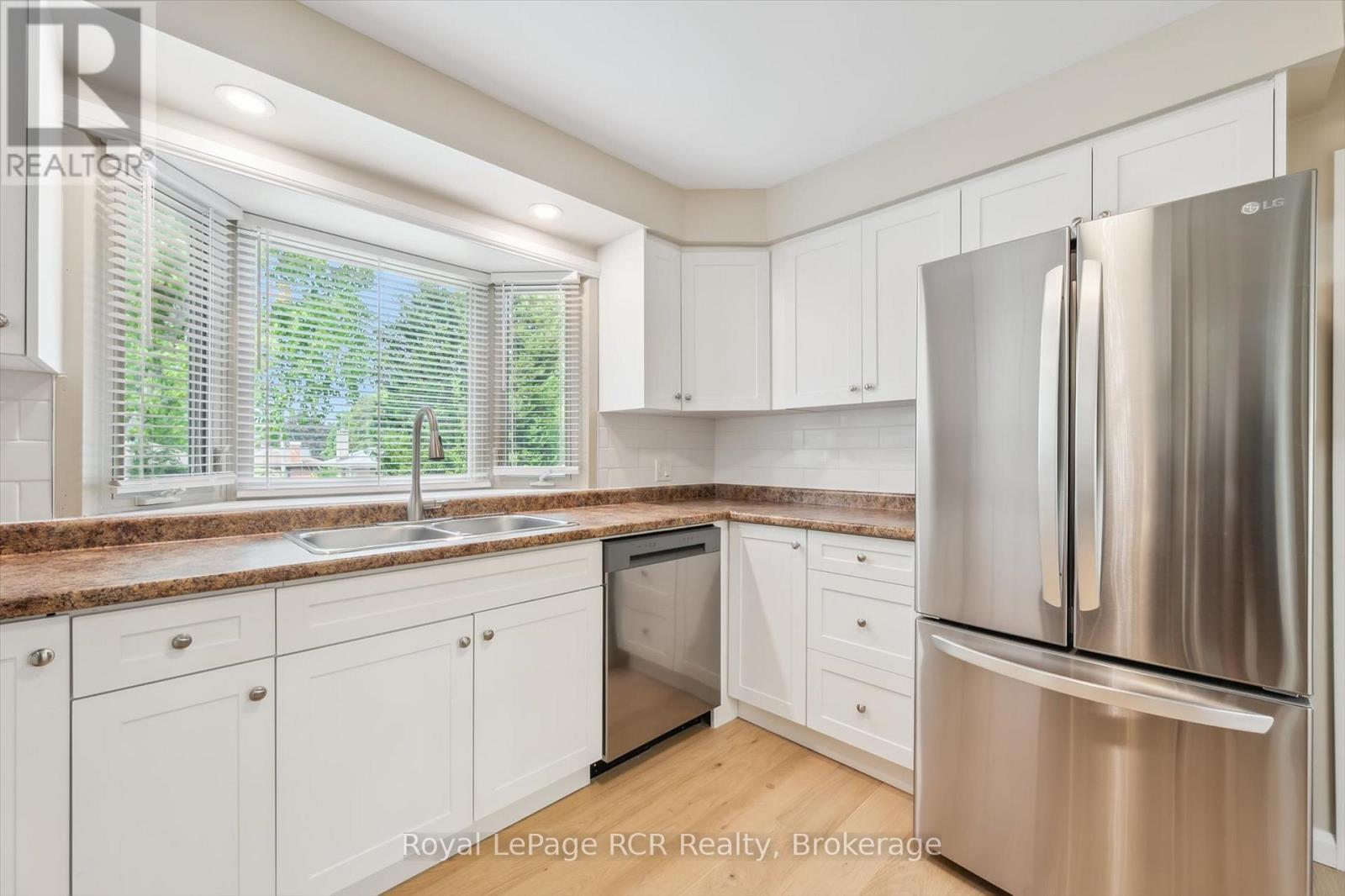 












26 ELGINFIELD DRIVE

,
Guelph (Grange Road),




Ontario
N1E4E6

