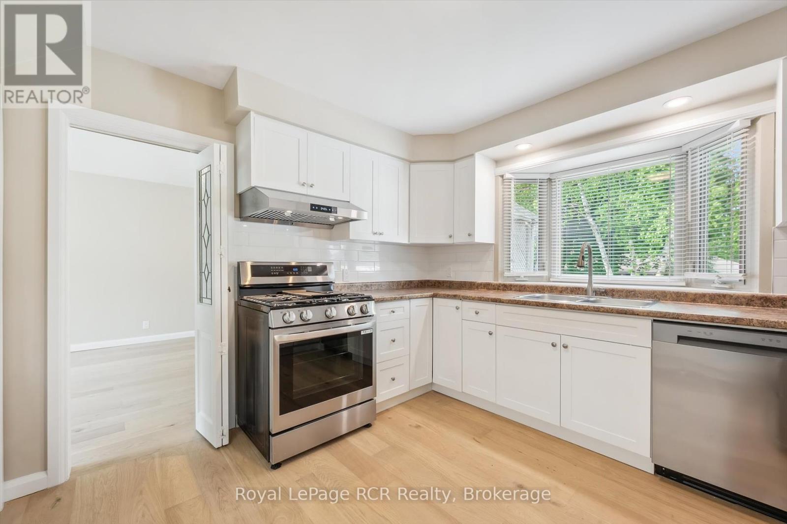 












26 ELGINFIELD DRIVE

,
Guelph (Grange Road),




Ontario
N1E4E6

