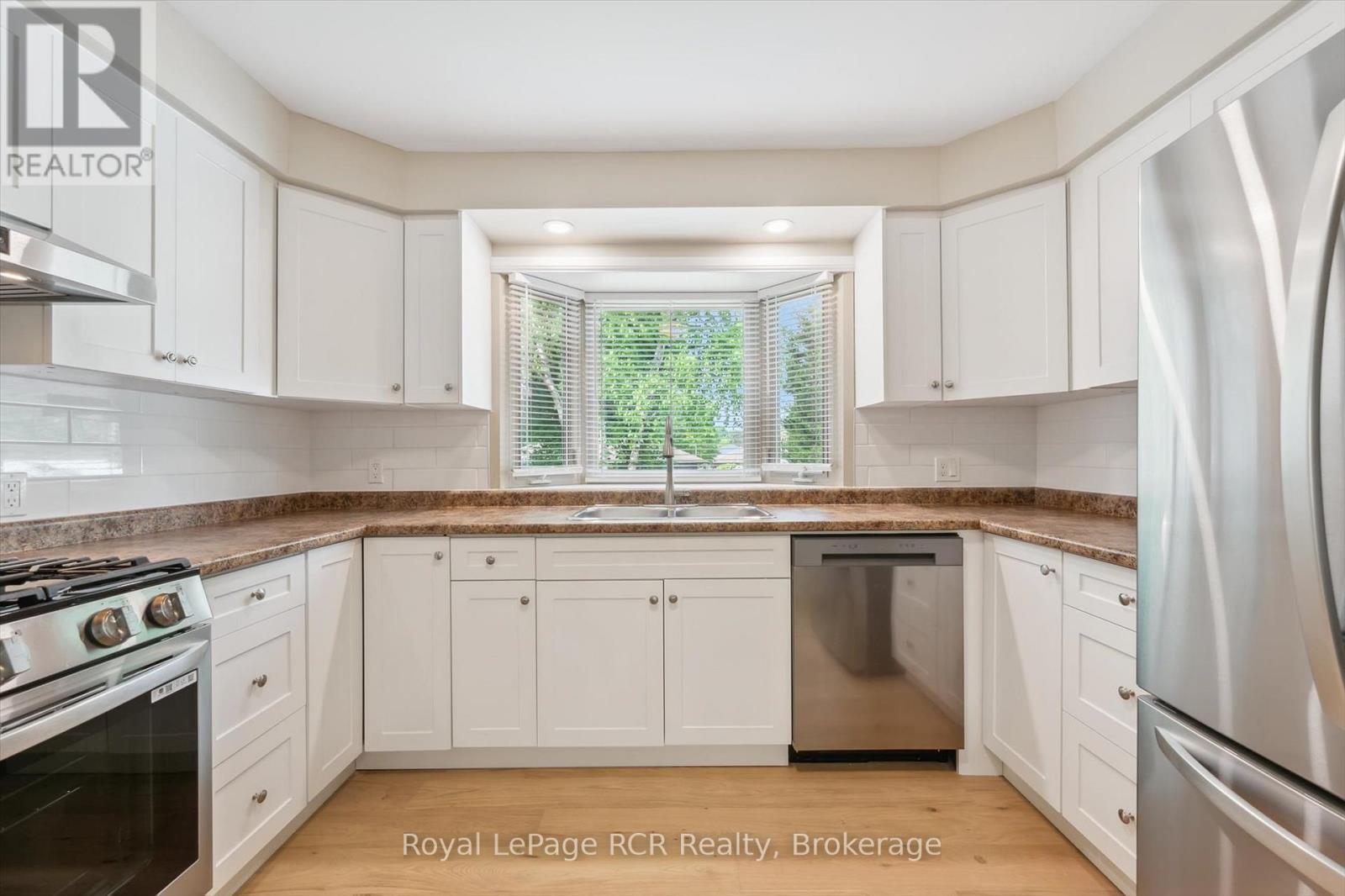 












26 ELGINFIELD DRIVE

,
Guelph (Grange Road),




Ontario
N1E4E6

